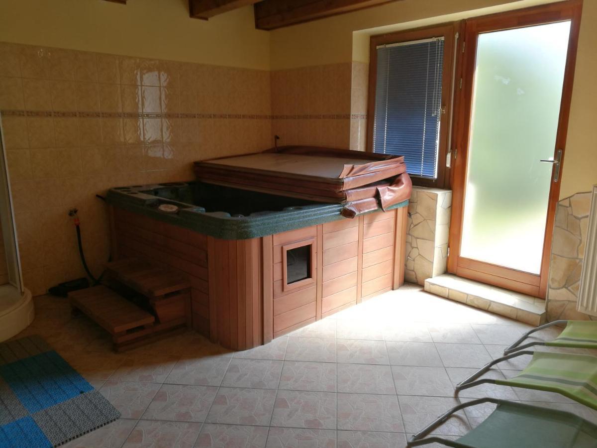 Gergely Vendeghaz Apartment Zirc Exterior foto